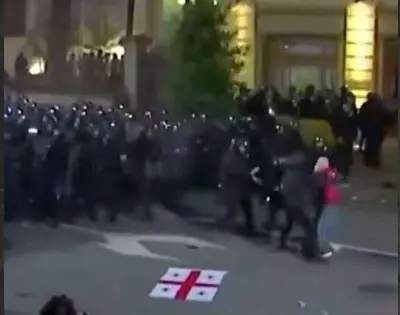 митингующие в тбилиси ворвались во двор резиденции президента грузии - Сайт Газеты «Совершенно Секретно»