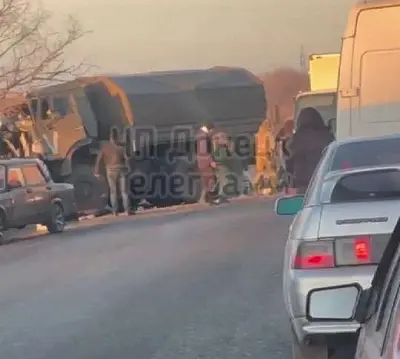 в днр из-за столкновения грузовика с военнослужащими и микроавтобуса погибли 16 человек (видео) - Сайт Газеты «Совершенно Секретно»