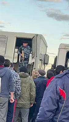 в дагестане полиция жёстко разогнала толпу, требовавшую справедливого суда над убийцами (видео) - Сайт Газеты «Совершенно Секретно»