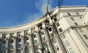 Киев под ударом: пожар в здании кабмина и тысяча «Гераней»