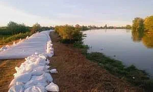 Режим ЧС ввели в Славянском районе Кубани из-за прорыва дамбы. Людей эвакуируют 