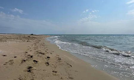 19 военных из Казахстана унесло волной во время учений в Каспийском море