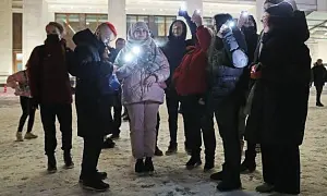 Фонариками помахали, да и разошлись