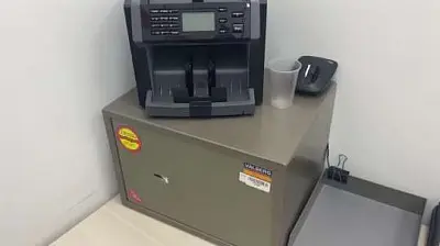 в подмосковье сотрудница бухгалтерии заменила деньги в сейфе купюрами «банка приколов» (видео) - Сайт Газеты «Совершенно Секретно»