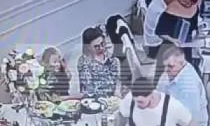 В Астрахани на свадьбе полицейский расстрелял из травмата обидчика своей матери (ВИДЕО)