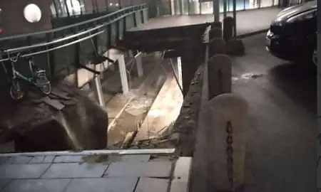 Прокуратура начала проверку после обрушения крыши на вокзале в Петербурге