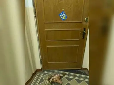 свиная голова в парике: кто угрожает экс-главреду «эха москвы»  - Сайт Газеты «Совершенно Секретно»