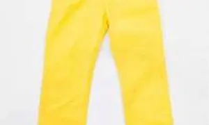 В Москве 9 мая силовики задержали двух мужчин за то, что они надели желто-синие вещи