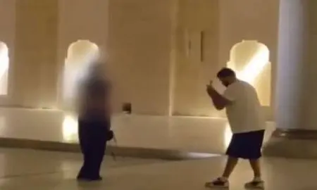 В Турции задержали россиян за поцелуй в мечети