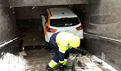 в москве пьяный водитель загнал машину в подземный переход - Сайт Газеты «Совершенно Секретно»