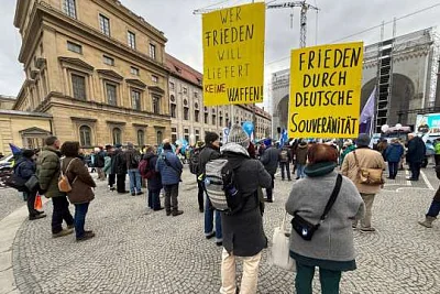 крупная акция протеста против конференции нато и поставок оружия украине проходит в мюнхене - Сайт Газеты «Совершенно Секретно»