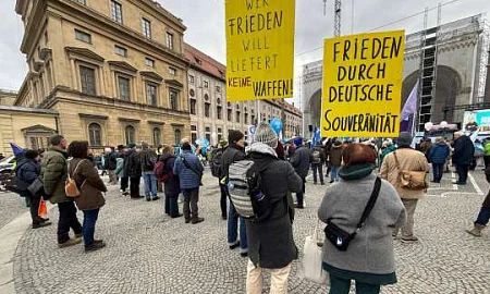 Крупная акция протеста против конференции НАТО и поставок оружия Украине проходит в Мюнхене