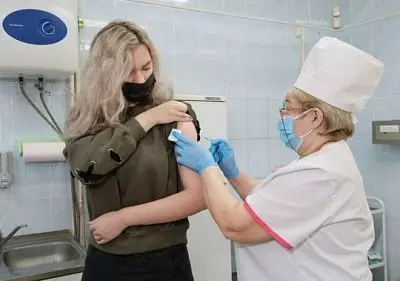 в рф от covid-19 привили более 1,5 миллиона человек - Сайт Газеты «Совершенно Секретно»