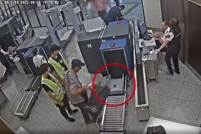 в шереметьево житель дагестана забрал чужие часы за 330 тысяч рублей (видео) - Сайт Газеты «Совершенно Секретно»