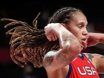 упал в обморок: представителю посольства сша потребовалась медпомощь на заседании по делу баскетболистки грайнер (видео) - Сайт Газеты «Совершенно Секретно»