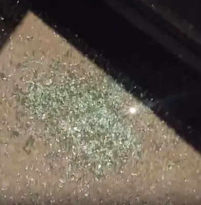 «вот в это стекло стреляли»: в питере неизвестные обстреляли таксиста из проезжающей мимо него машины (видео) - Сайт Газеты «Совершенно Секретно»