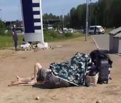 приезжие с украинским или двойным гражданством несколько дней спят под открытым небом на границе с рф (видео) - Сайт Газеты «Совершенно Секретно»