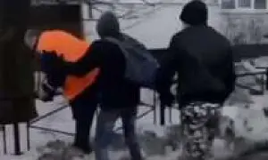 В Петербурге задержаны двое подростков, которые нападали на дворников-мигрантов (ВИДЕО)