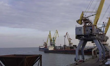 Дроны атаковали танкер с метанолом в Таганрогском заливе, погиб матрос