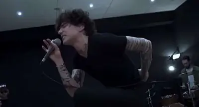 певец xolidayboy, называвший себя украинцем, получил повестку в военкомат во время гастролей (видео) - Сайт Газеты «Совершенно Секретно»