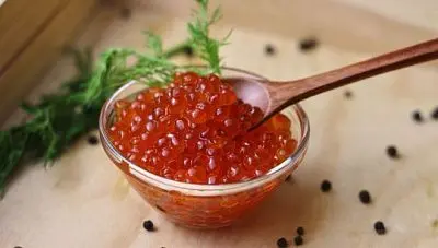 жителям рф хотят запретить привозить из регионов более 10 килограммов икры - Сайт Газеты «Совершенно Секретно»