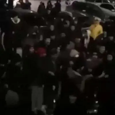 в екатеринбурге мигранты устроили массовую драку на пункте «озона» из-за спешки на автобус (видео) - Сайт Газеты «Совершенно Секретно»