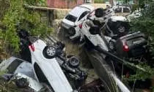 В Сочи из-за сильного ливня смыло около 10 автомобилей, пострадавших нет