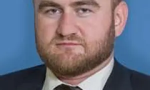 Экс-сенатора Арашукова вместе с отцом признали виновными в организации убийств и краже газа