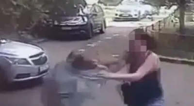 москвичка догнала и избила грабителя с ножом, который отнял её телефон (видео) - Сайт Газеты «Совершенно Секретно»