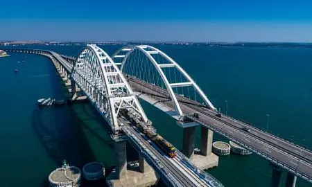Запрет на проезд электромобилей и гибридов по Крымскому мосту вступил в силу