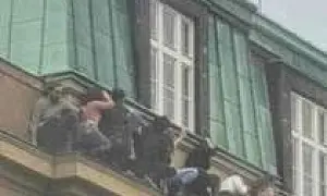 В Праге мужчина устроил массовый расстрел, а затем покончил с собой (ВИДЕО)