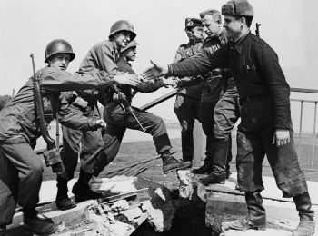 минобороны рассекретило документы о первой встрече советских и американских солдат в 1945 году