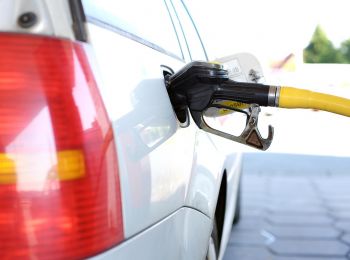 впервые с августа 2018 года в рф снижаются цены на бензин