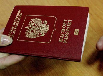 россияне, испортившие загранпаспорт в поездке, вернутся домой по временному удостоверению