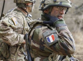 франция отправит военных к российским границам