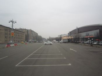 чиновники тратят сотни миллионов рублей на строительство уже готовых парковок