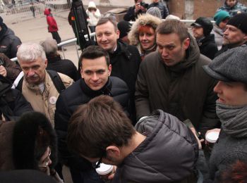 следствие просит заключить оппозиционера алексея навального под домашний арест