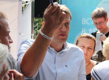 скр обвинил навального в нарушении подписки о невыезде из москвы в подмосковье
