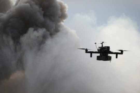 Морской порт Туапсе загорелся после массированной атаки дронов