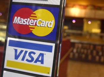 минфин ослабил технические требования к visa и mastercard