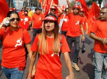 коммунистическая демонстрация в индии вылилась во всеобщую забастовку