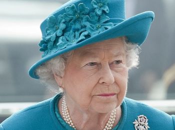 королева великобритании пообещала продолжить давление на россию из-за украины
