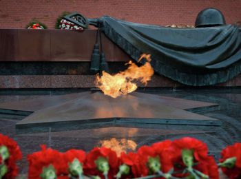 путин в день памяти и скорби возложил цветы к могиле неизвестного солдата