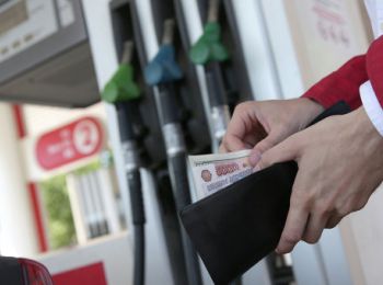 путин поручил фас проверить рост цен на бензин при дешевеющей нефти
