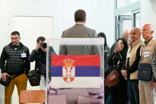 Вучич заявил, что «мы очевидно проиграли выборы» и спрогнозировал введение Сербией санкций против РФ