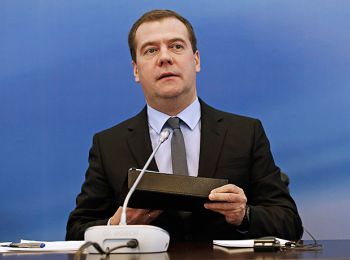 медведев назвал 2014 год исключительным, пообещав проиндексировать пенсии и зарплаты бюджетникам