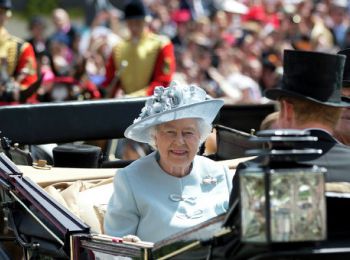 королева великобритании распустила парламент по просьбе кэмерона