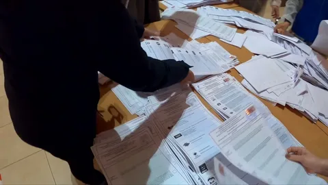 "Единая Россия" получает на выборах в Госдуму больше голосов, чем в ходе парламентских выборов 2021 г