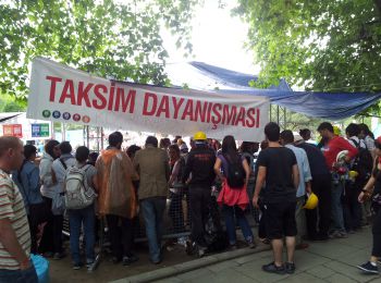 турецкие телеканалы оштрафовали за показ митингующих