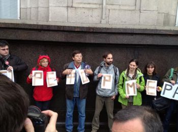 научные сотрудники пикетируют госдуму, протестуя против законопроекта о реформе ран